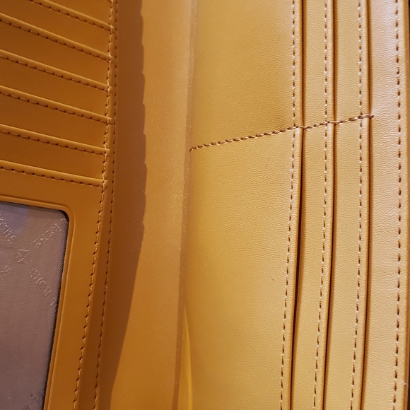 Micael Kors Jet set Marigold Monogram Large Chain Tote Bag And Matching Wallet - Picture 2 of 4